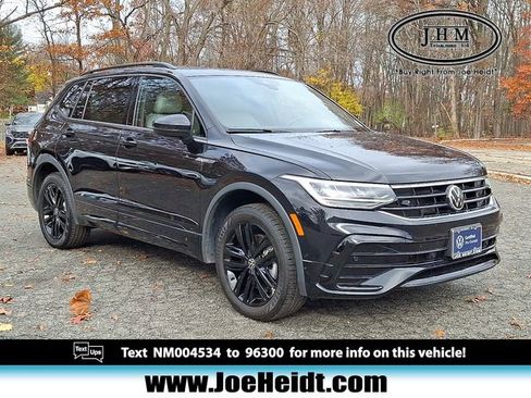Certified 2022 Volkswagen Tiguan SE R-Line image 1