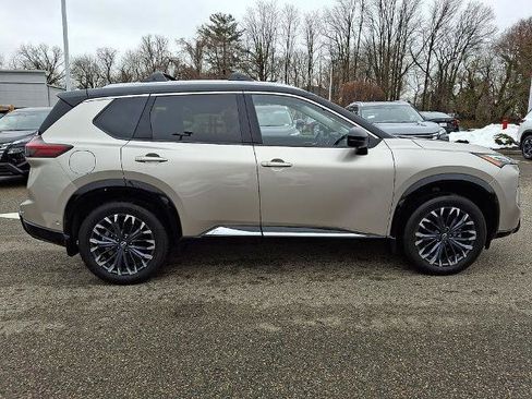 Certified 2025 Nissan Rogue Platinum image 9