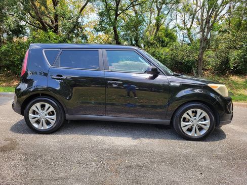 Used 2016 Kia Soul + FWD image 8