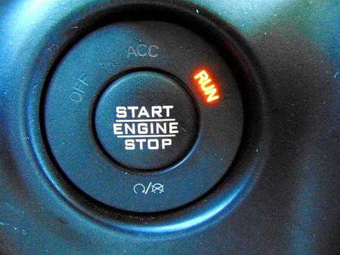 Used 2023 Jeep Gladiator Sport image 23