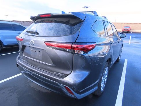 Used 2020 Toyota Highlander Limited image 4