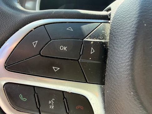 Used 2022 Chrysler Pacifica Touring-L FWD image 18