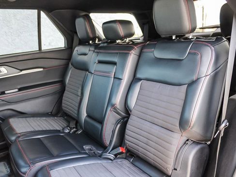 Used 2025 Ford Explorer ST-Line w/ ST-Line Street Pack AWD/4WD image 19