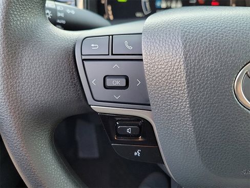 Used 2025 Toyota Camry LE image 5