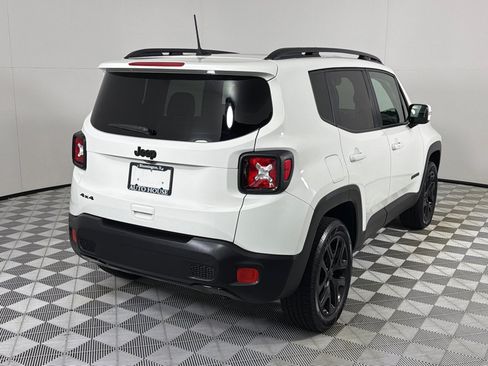 Used 2018 Jeep Renegade Altitude w/ UConnect 8.4 Nav Group AWD/4WD image 5