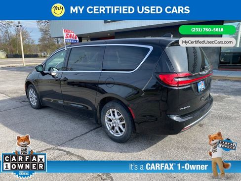 Used 2024 Chrysler Pacifica Touring-L FWD image 11
