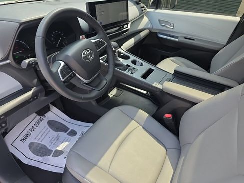 Certified 2025 Toyota Sienna XLE AWD/4WD image 10
