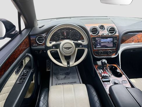 Used 2018 Bentley Bentayga AWD/4WD image 24