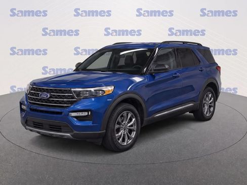 Used 2020 Ford Explorer XLT w/ Equipment Group 202A RWD image 2