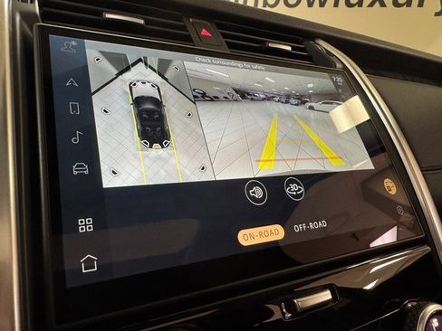 Used 2024 Land Rover Discovery S image 15