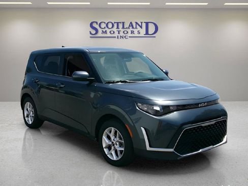 Used 2025 Kia Soul LX w/ LX Technology Package FWD image 4
