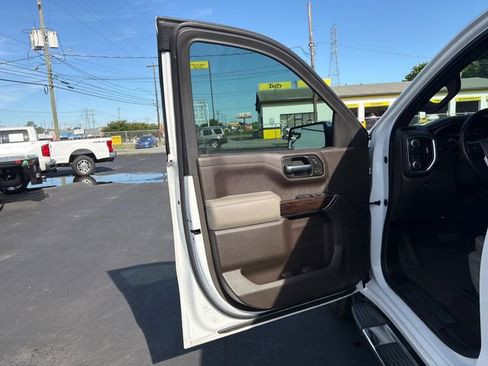 Used 2019 GMC Sierra 1500 SLT w/ X31 Off-Road Package AWD/4WD image 21