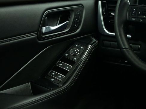 Used 2023 Nissan Rogue SL w/ SL Premium Package image 9