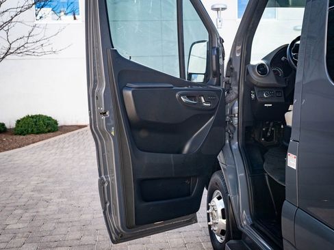 Used 2022 Mercedes-Benz Sprinter 3500 image 25