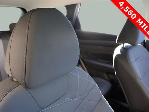 Used 2025 Hyundai Tucson SE image 18