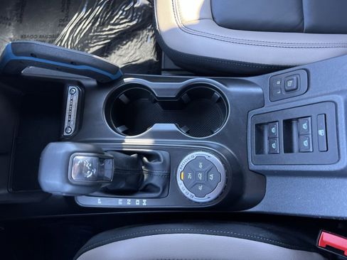 Used 2023 Ford Bronco Wildtrak image 22