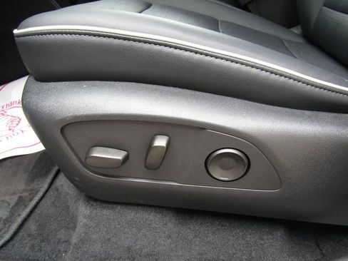 Used 2025 Buick Enclave Sport Touring AWD/4WD image 7