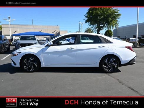 Used 2025 Hyundai Elantra Limited image 4