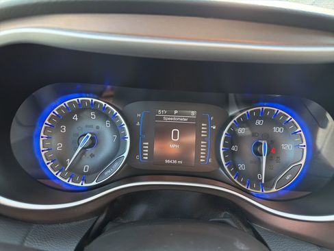 Used 2017 Chrysler Pacifica LX image 5