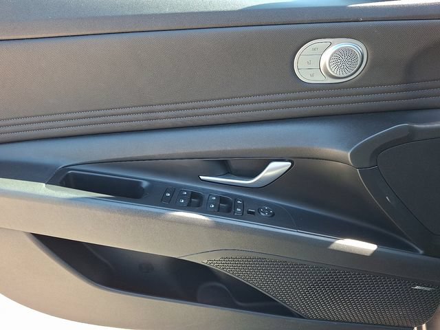 Certified 2023 Hyundai Elantra Limited FWD image 12