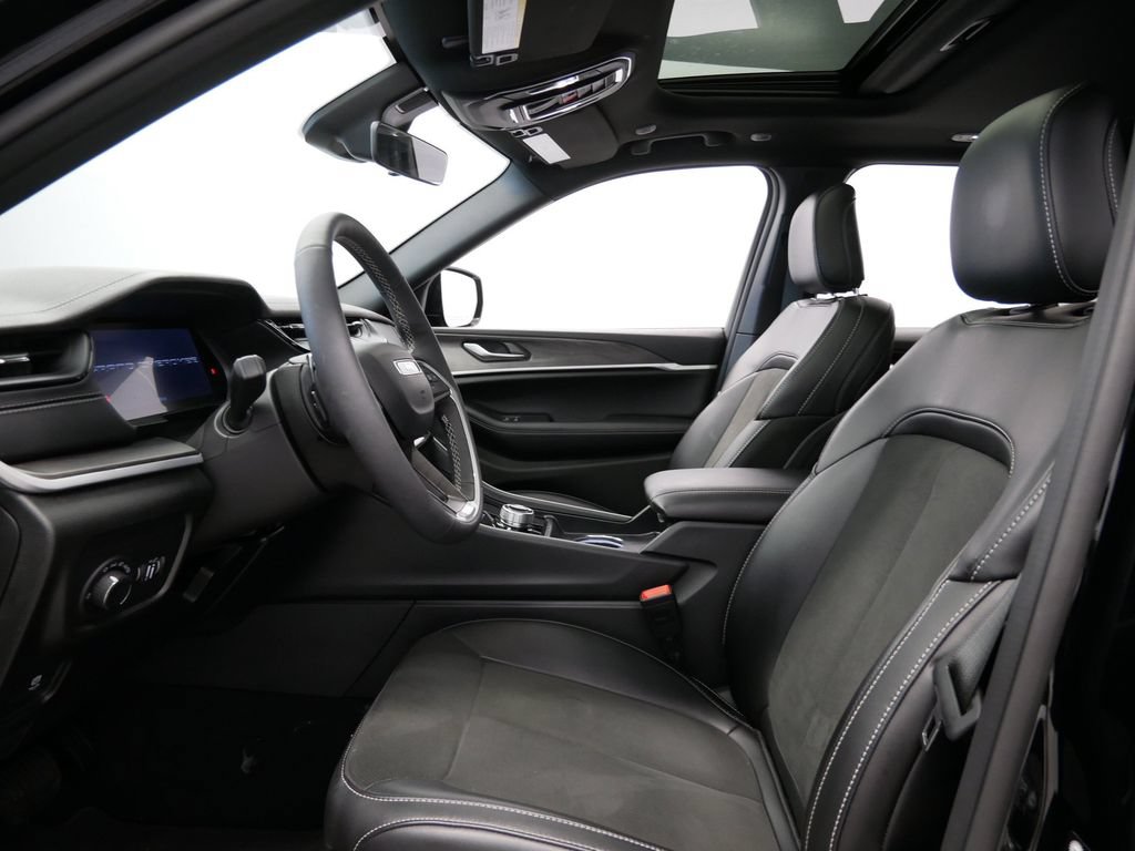 New 2026 Jeep Grand Cherokee Altitude AWD/4WD image 13