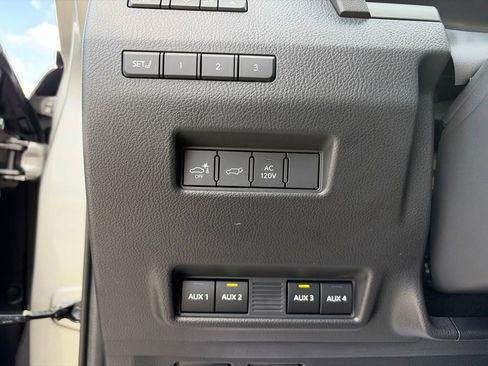 Used 2025 Lexus GX 550 w/ Accessory Package (CT) AWD/4WD image 12
