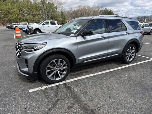 Used 2025 Ford Explorer Platinum w/ Ultimate Package image 6