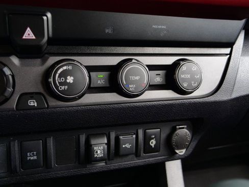 Used 2020 Toyota Tacoma TRD Sport image 15