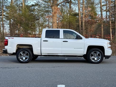 Used 2018 Chevrolet Silverado 1500 Custom w/ Custom Convenience Package image 4
