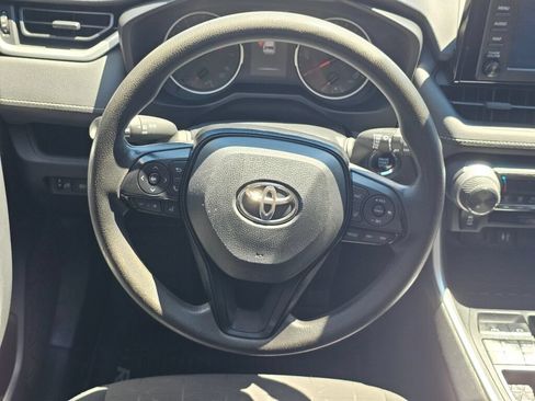 Used 2019 Toyota RAV4 XLE AWD/4WD image 17