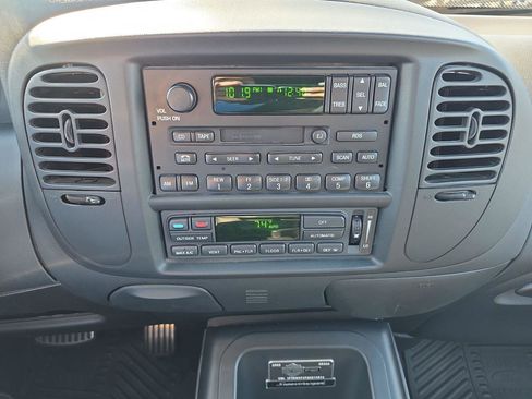 Used 2002 Ford F150 Harley-Davidson image 9