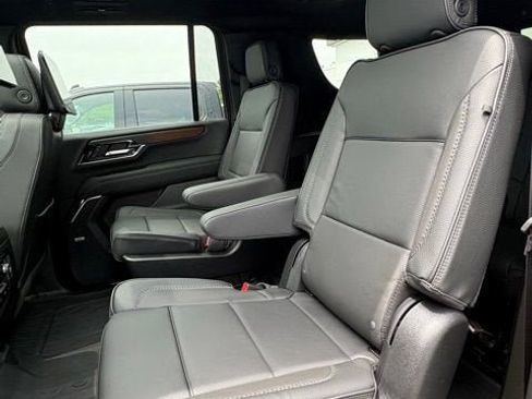 New 2026 GMC Yukon XL Denali w/ Denali Reserve Package AWD/4WD image 16
