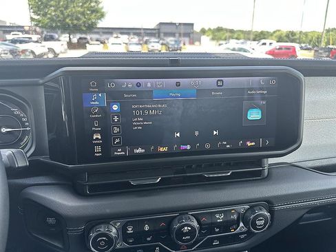 Used 2024 Jeep Wrangler Unlimited Sahara AWD/4WD image 23