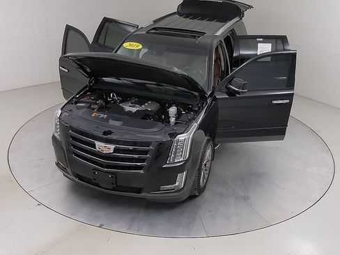 Used 2019 Cadillac Escalade Premium Luxury w/ Escalade Sport Edition AWD/4WD image 47