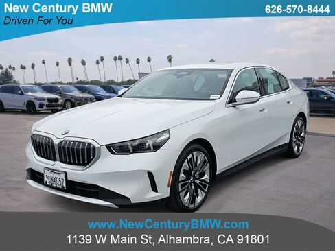 Used 2025 BMW 530i w/ Premium Package image 1