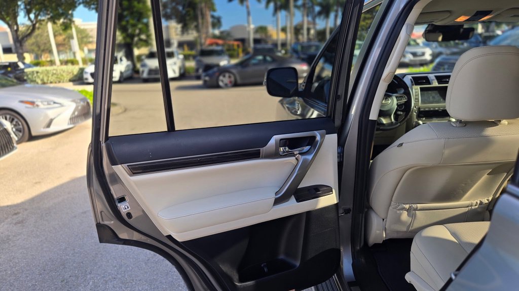 Used 2020 Lexus GX 460 Premium AWD/4WD image 27