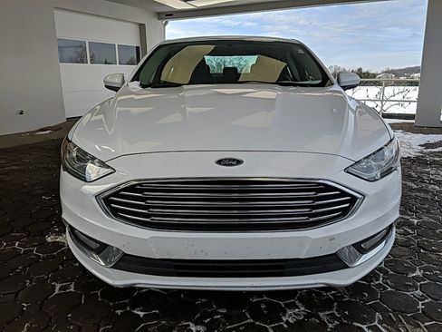 Used 2018 Ford Fusion SE w/ Equipment Group 201A image 2