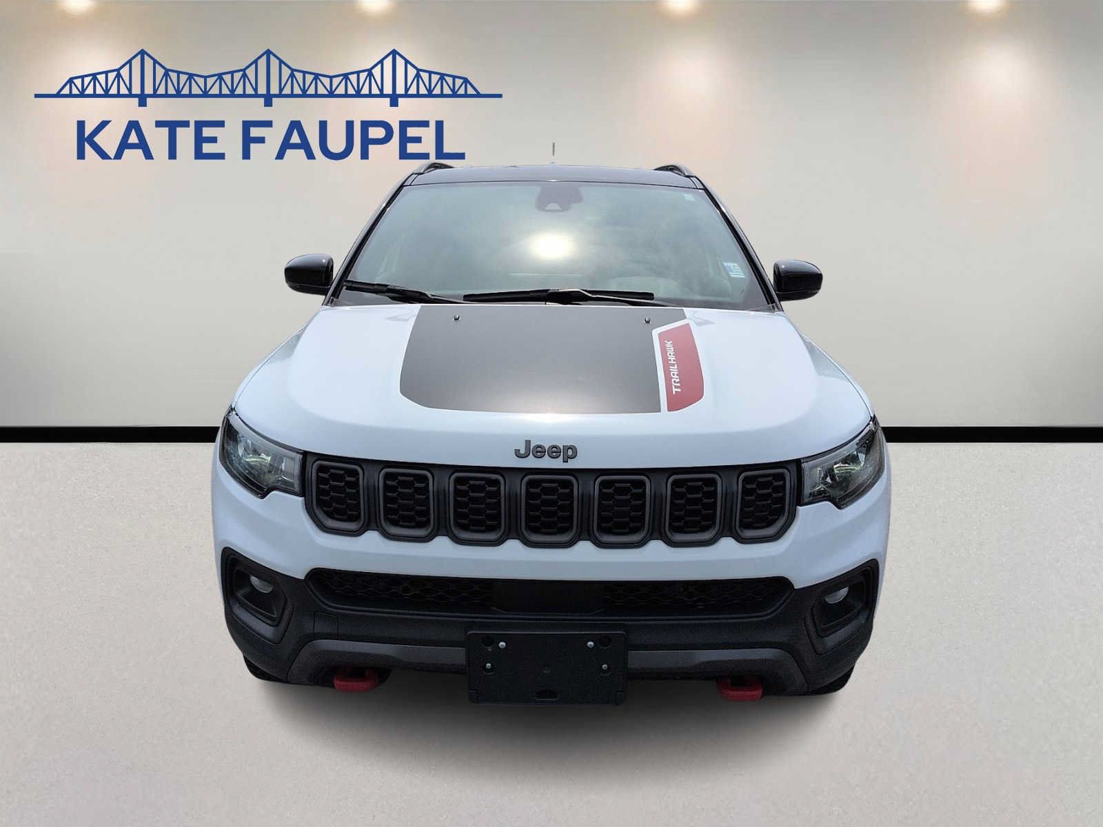 Used 2025 Jeep Compass Trailhawk AWD/4WD image 2