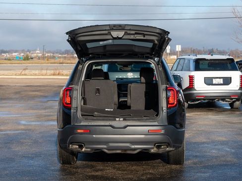 Used 2023 GMC Acadia SLE w/ Driver Convenience Package image 10