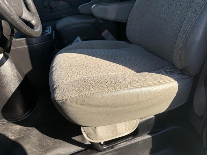Used 2015 Chevrolet Express 3500 RWD image 27