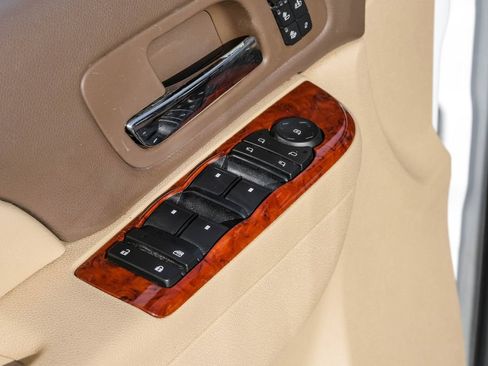 Used 2011 Chevrolet Tahoe LTZ RWD image 43