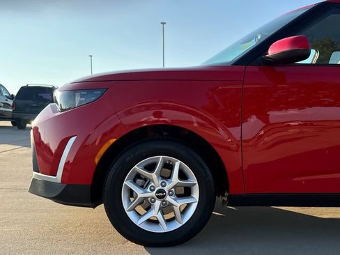 Used 2024 Kia Soul LX w/ Option Group 015 FWD image 5