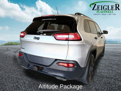 Used 2017 Jeep Cherokee Sport AWD/4WD image 5