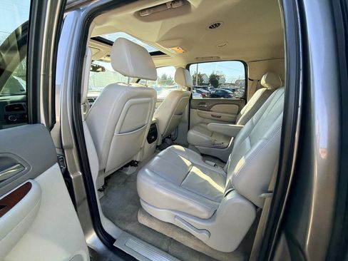 Used 2007 Chevrolet Suburban LT w/ LT Preferred Equipment Group image 47