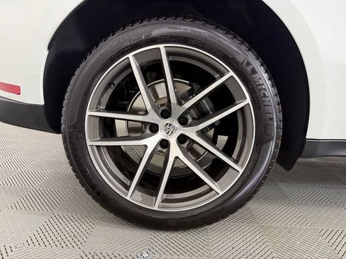 Certified 2026 Porsche Macan AWD/4WD image 13