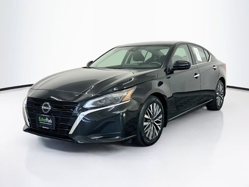 Used 2023 Nissan Altima 2.5 SV w/ SV Premium Package FWD image 3