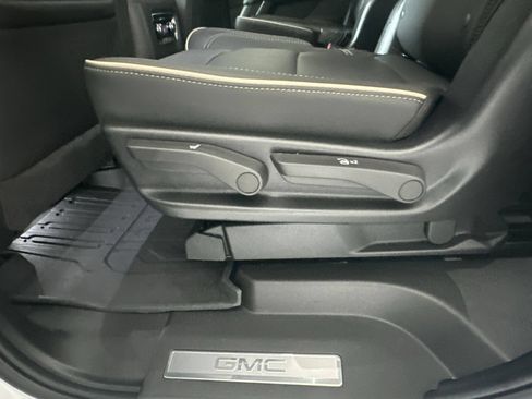 Used 2025 GMC Yukon Elevation w/ Technology Package AWD/4WD image 22