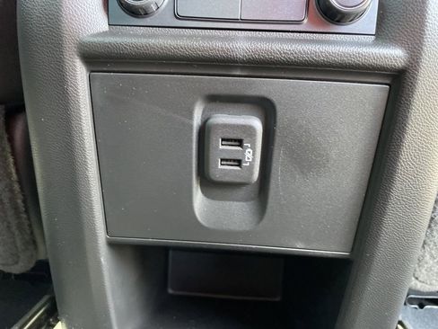 Used 2022 Chevrolet Traverse LT image 35