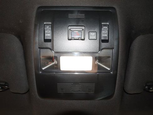 Used 2022 Lexus UX 200 w/ Premium Package image 31