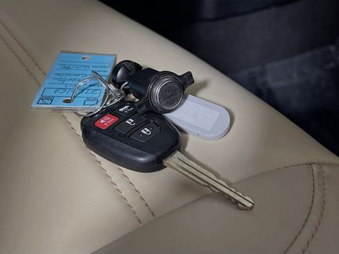 Used 2015 Toyota Corolla LE image 35